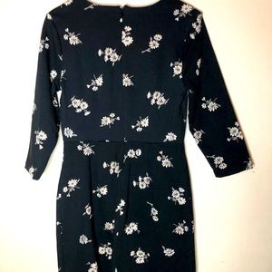 Medium old navy 3/4 sleeve sheath dress black with light flowers